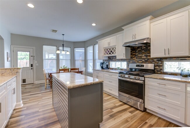 Building Photo - 6206 Clear Canyon Dr