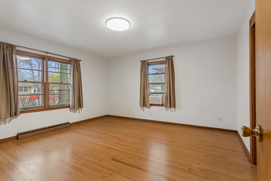 Building Photo - 1320 Alms Dr