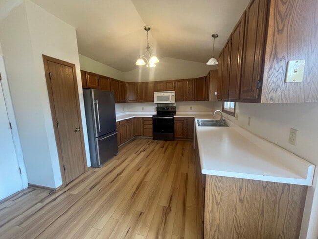 Building Photo - Home in Omaha for rent!