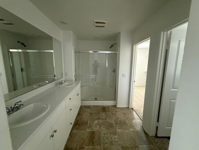 Building Photo - Beautiful Three Bedroom Two and a Half Bathroom Home in Murrieta!