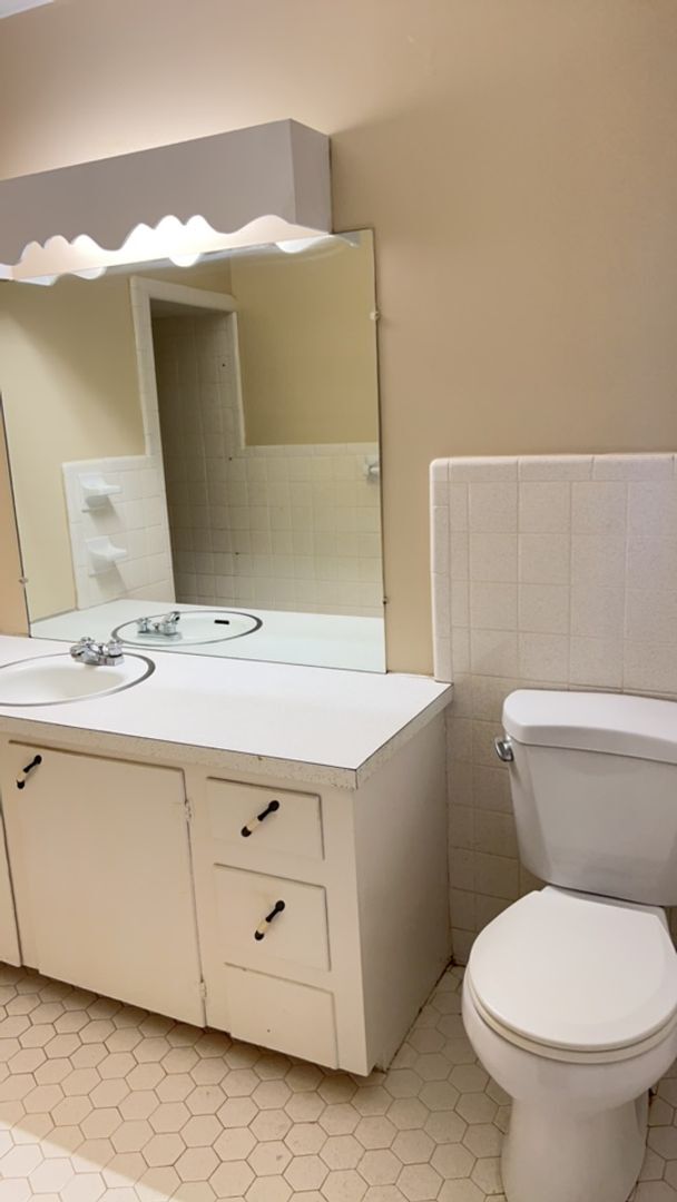 Building Photo - 3 Bed 2 Bath House