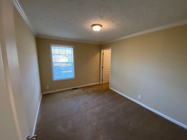 Building Photo - SUBLEASE through May 2026 3 Bedroom 2 Bath-Beautiful Views