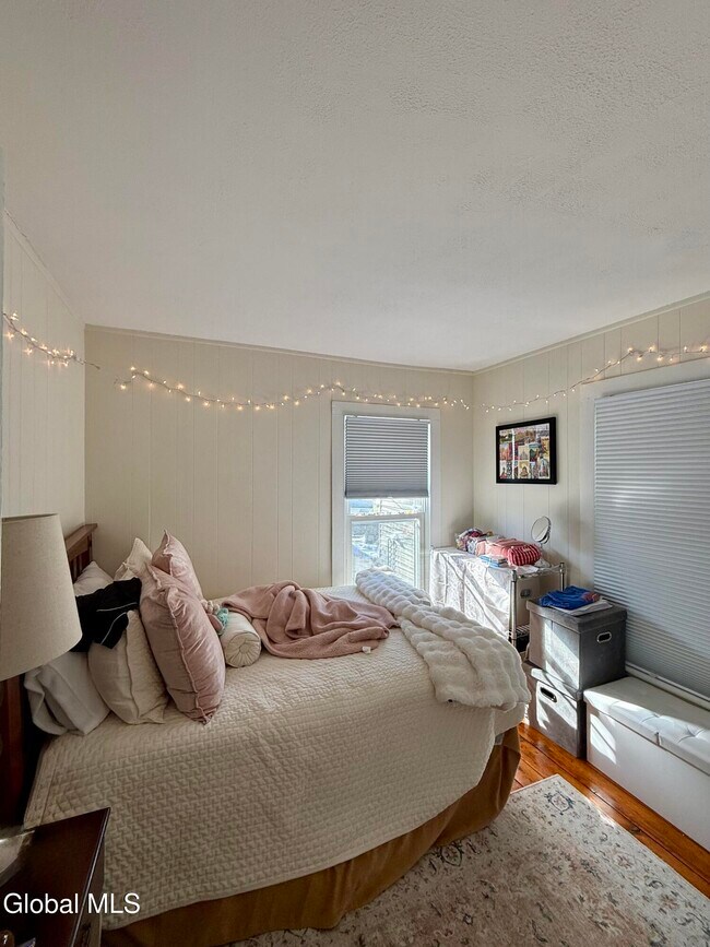 Building Photo - 120 Van Dam St