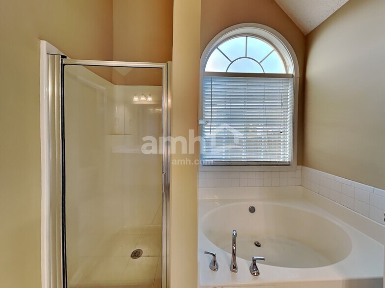 Building Photo - 447 The Gables Dr