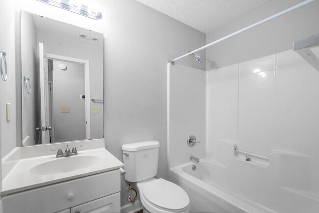 Building Photo - Spacious 2-Story Home with Finished Basement!