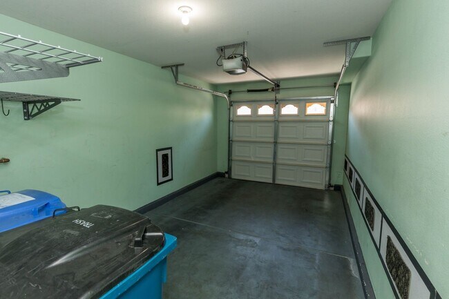 Building Photo - Available! 2 Bedroom Townhome inside Pacif...
