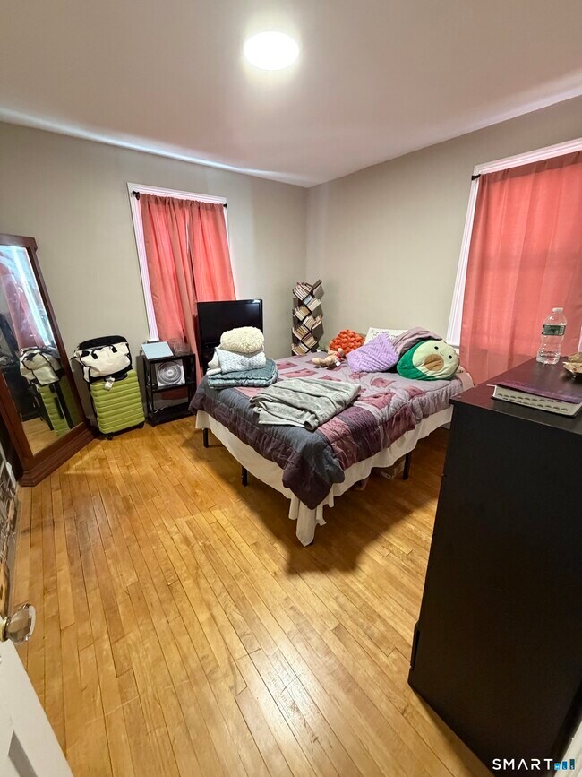 Building Photo - 85 Maplewood Ave