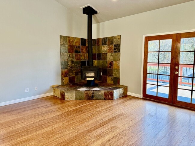 Building Photo - Unique Horse property with 2 units