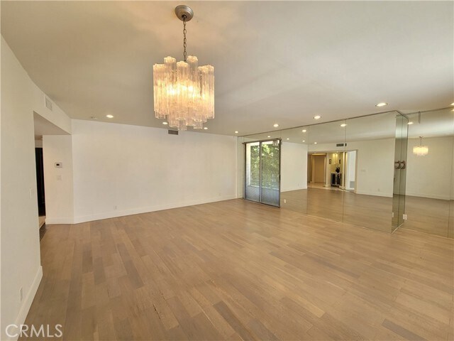 Building Photo - 450 N Oakhurst Dr