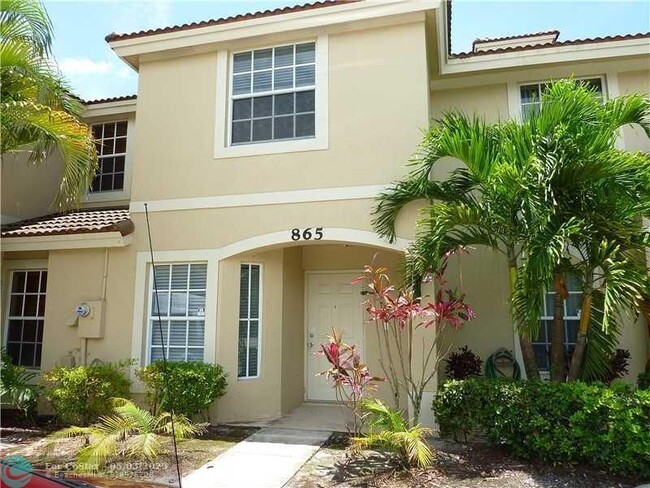 Building Photo - 865 Summit Lake Dr