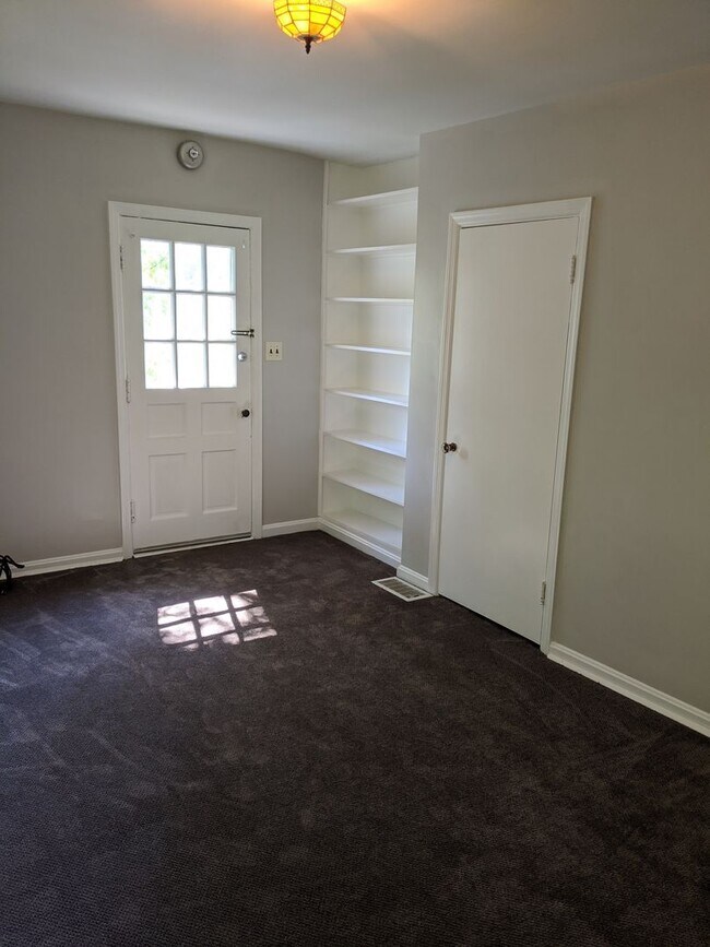 Building Photo - Spacious Home near Downtown Cincinnati