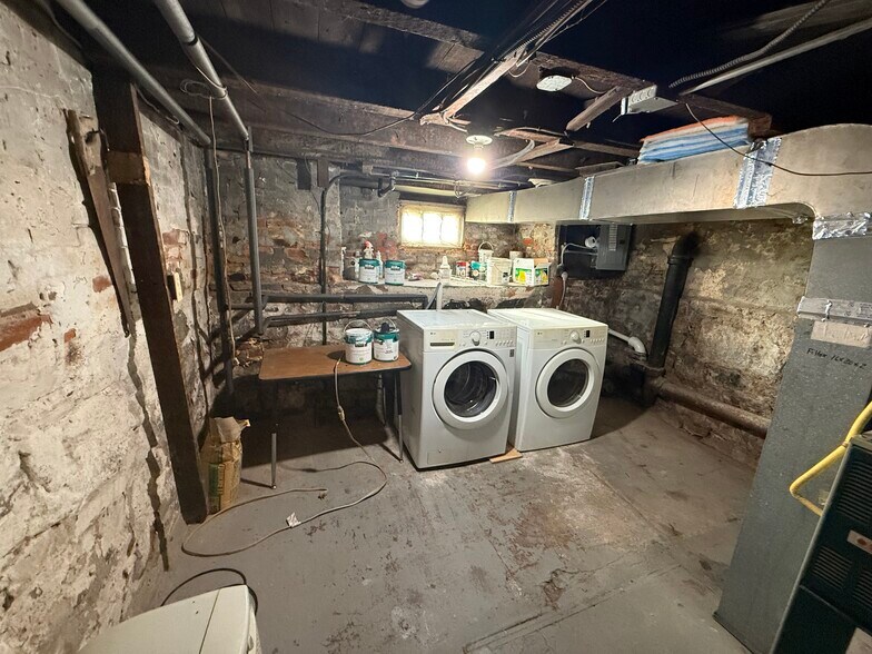 Washer/dryer in basement - 45 Saint Mary St