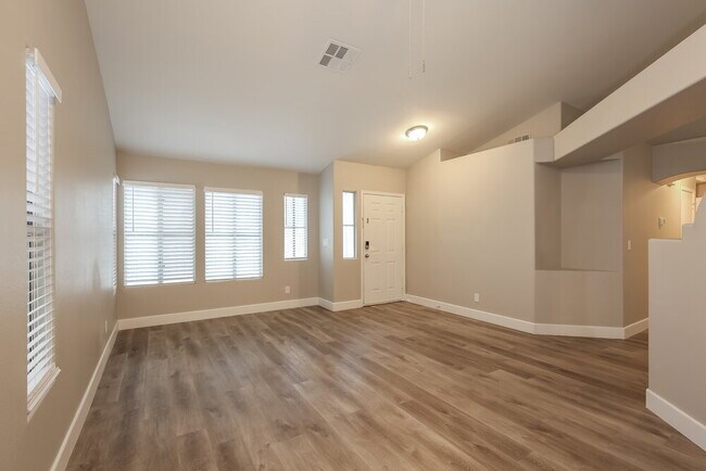 Building Photo - 4141 Oak Bay