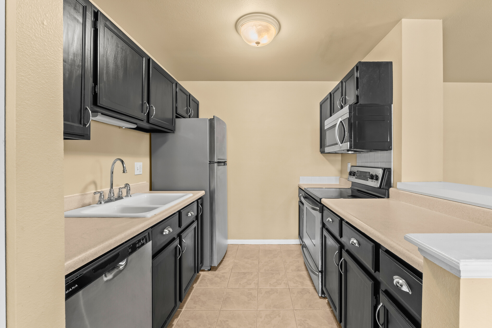 Kitchen - 1601 W Swallow Rd