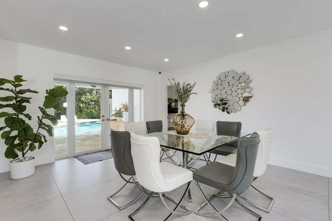 Building Photo - 1049 W Palmetto Park Rd