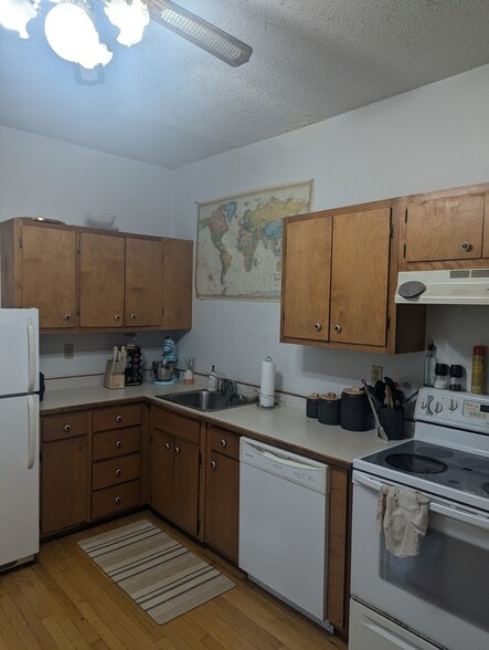 Building Photo - 303 Eddy Ct S