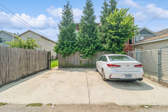 Building Photo - 2420 W Polk St