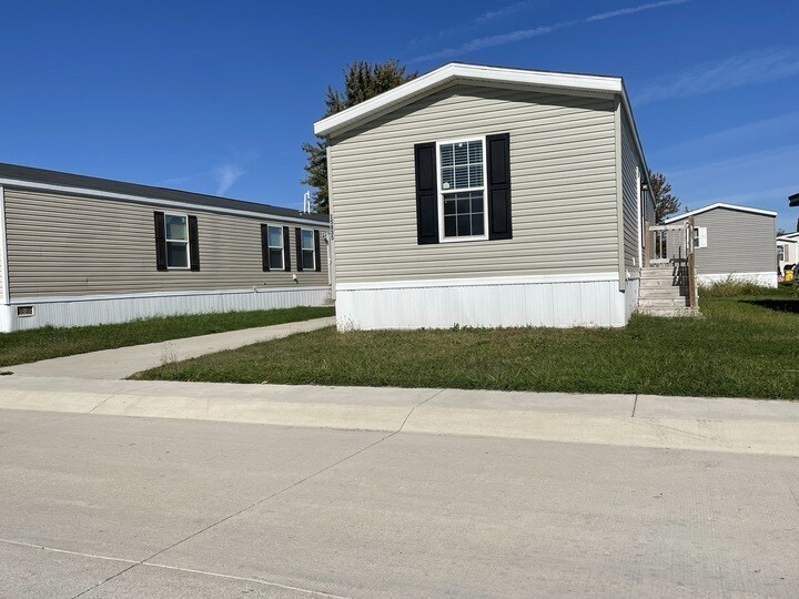 Building Photo - 15835 Marentette Dr