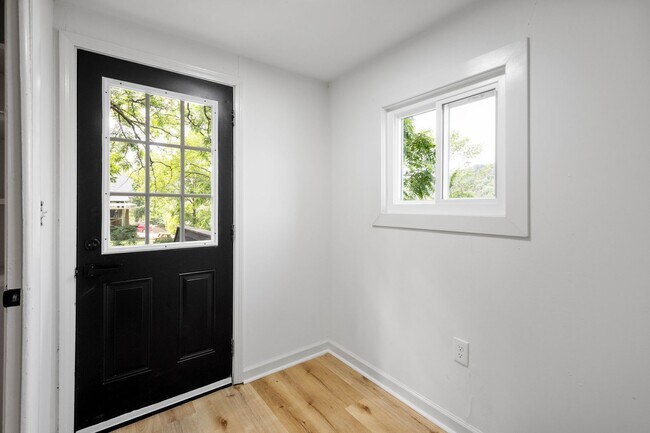 Building Photo - READY FOR MOVE IN! FULLY RENOVATED 2-BEDRO...