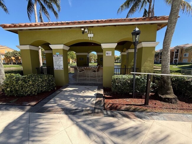 Building Photo - RESORT STYLE, BEAUTIFUL 2 BEDROOM AND 2 BATHROOMS ON THE TOP FLOOR