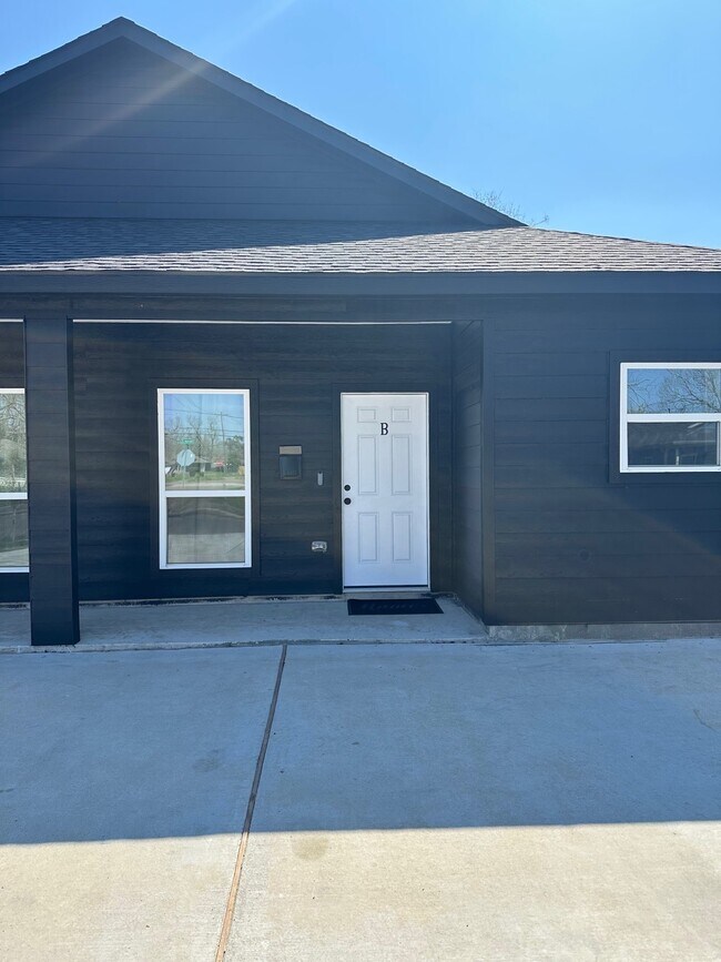 Building Photo - 5774 Heron Dr