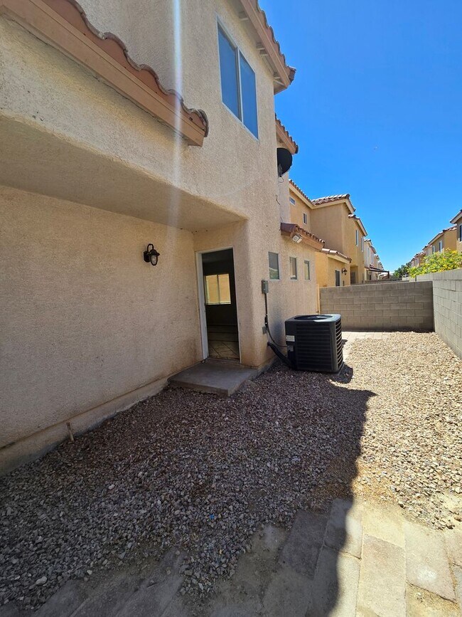 Building Photo - A Fabulous 3 Bed, 2.5 Bath, 2 Story Home W...