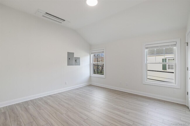 Building Photo - 225 Katonah Ave