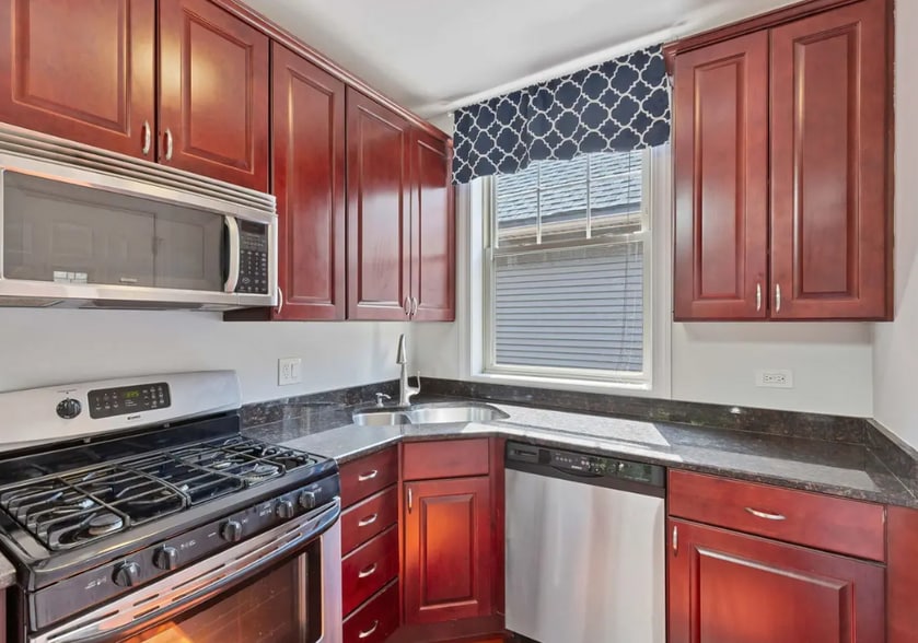 Building Photo - 3846 N Lamon Ave