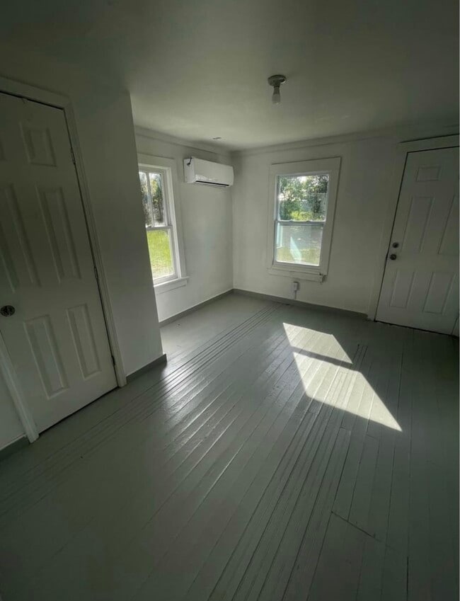 Primary Photo - 309 College Ave
