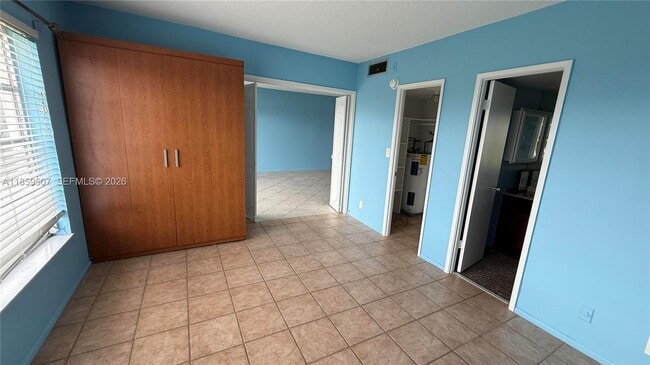 Building Photo - 2671 S Course Dr