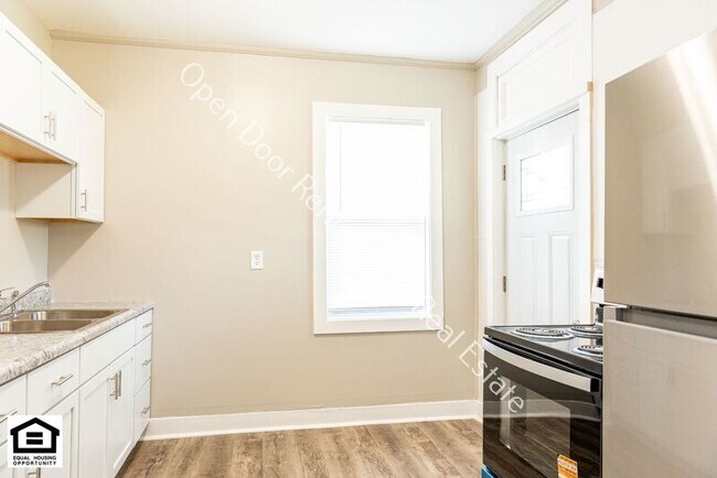 Building Photo - 319 W Masterson Ave