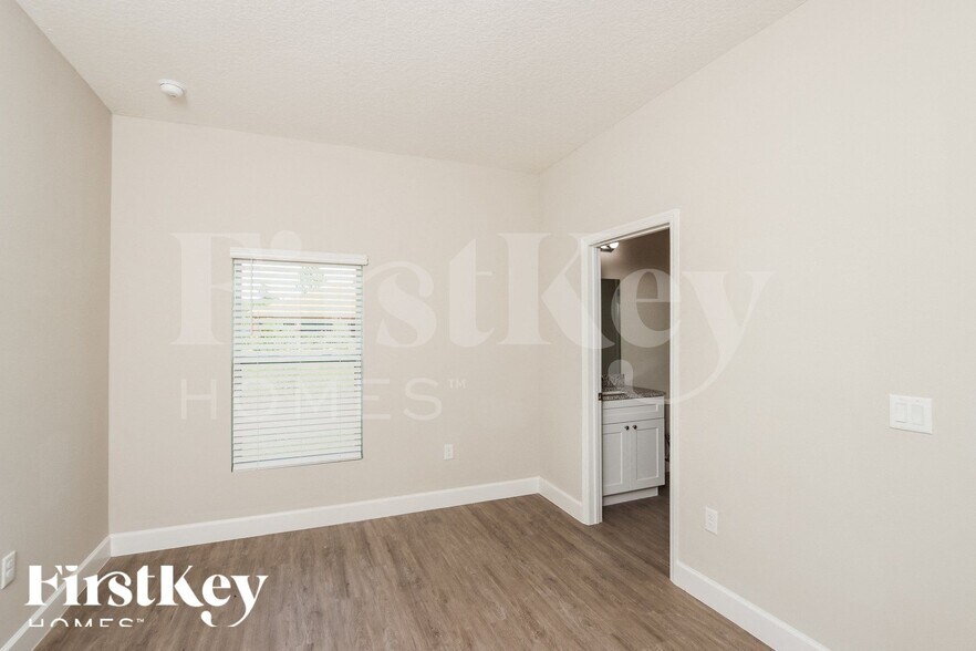 Building Photo - 3155 Tropical Cir SE