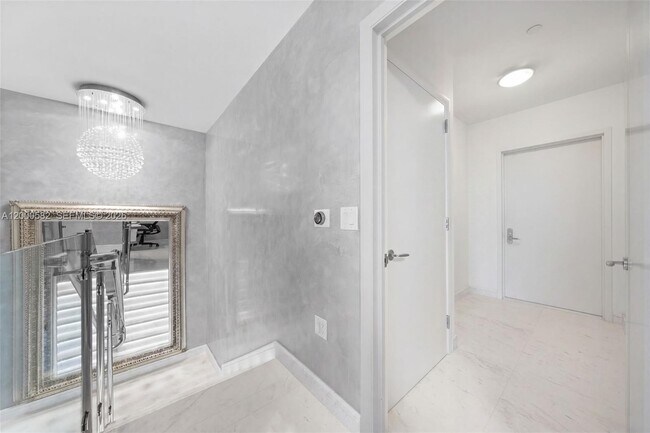 Building Photo - 17121 Collins Ave
