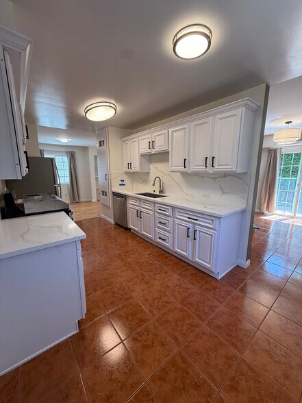 Building Photo - 2446 S Centinela Ave