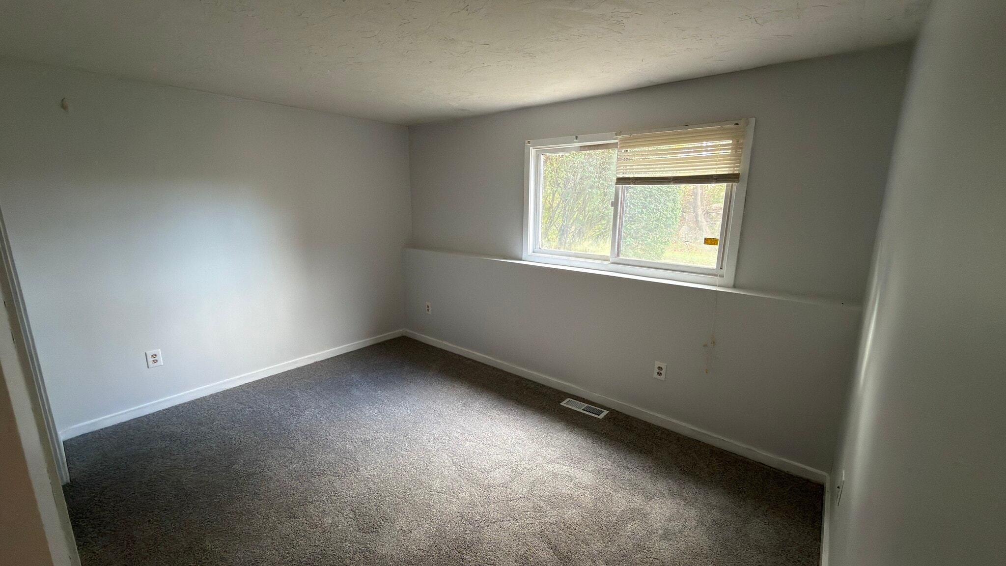 Bedroom 1 - 189 Littleton Rd