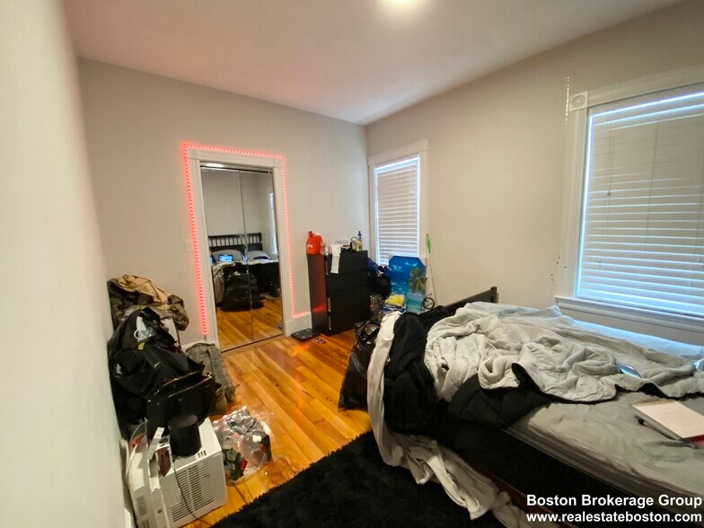 Building Photo - 108 Buttonwood St
