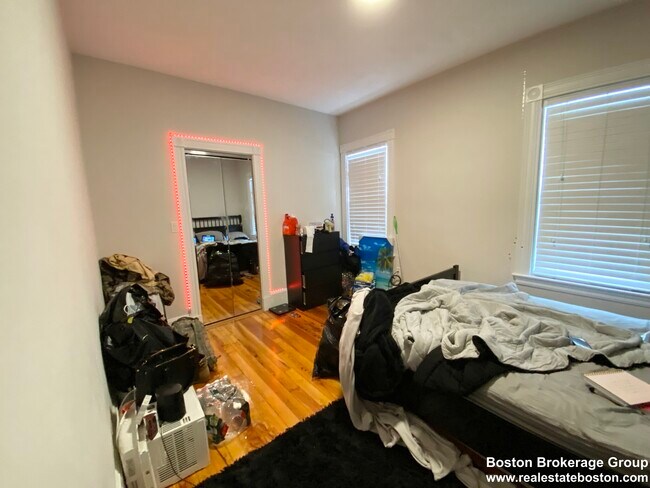 Building Photo - 108 Buttonwood St