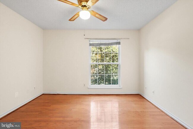 Building Photo - 1527 Lincoln Way