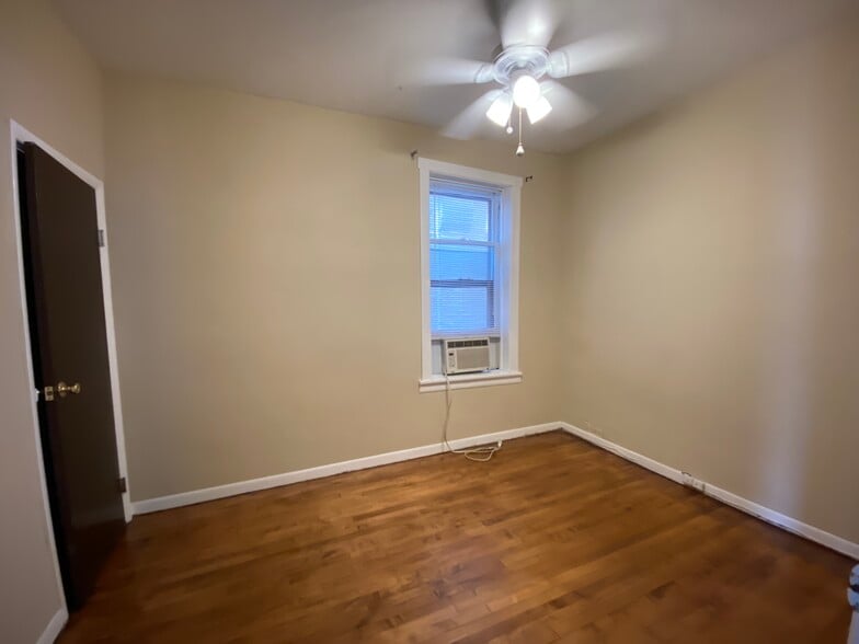 Building Photo - 2232 W Addison St