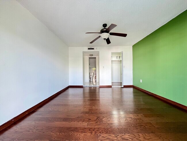 Building Photo - 3527 NE 168th St