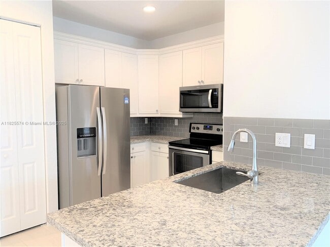 Building Photo - 11717 SW 13th Ct