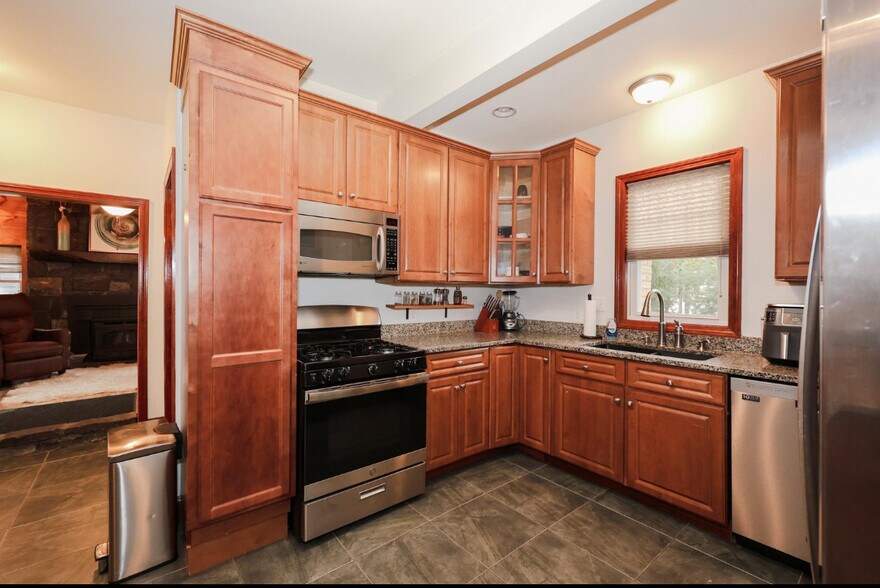 Building Photo - 331 E High St