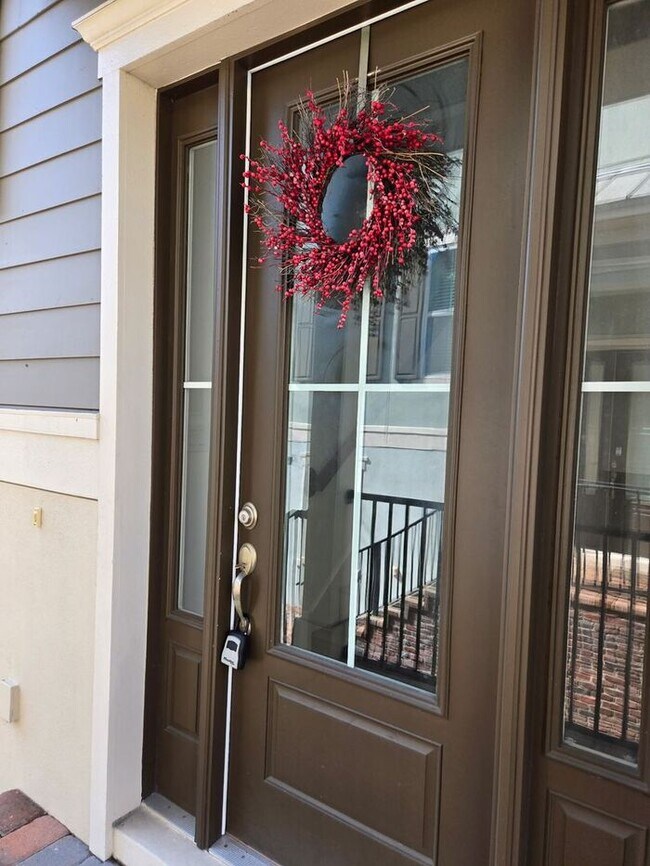 Building Photo - Stunning Three-Story Townhome, Located in the Heart of Altamonte Springs!