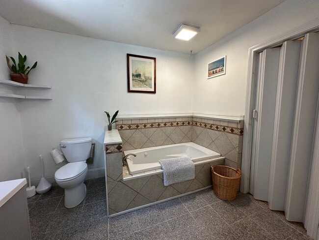 Building Photo - Furnished 1-Bedroom Primary Suite