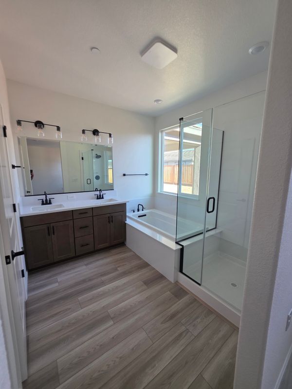 Building Photo - 2508 Oleander Dr