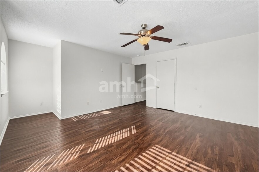 Building Photo - 8551 Western Meadows Dr