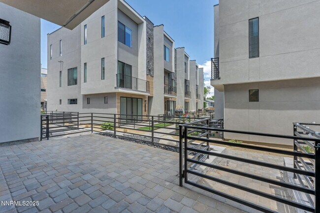 Building Photo - 150 Rissone Ln