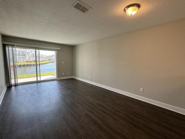 Building Photo - 2536 Woodgate Blvd