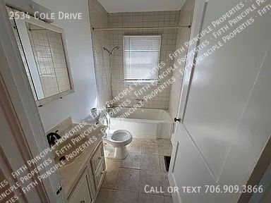 Building Photo - 2534 Cole Dr