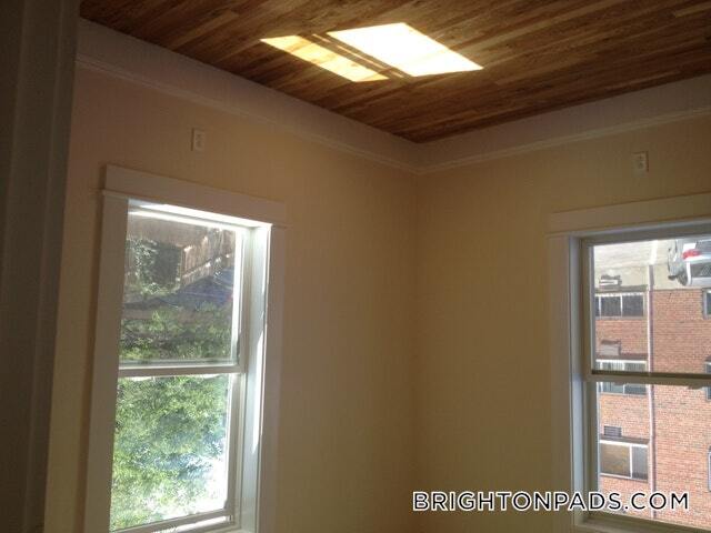 Building Photo - 6 Larose Pl
